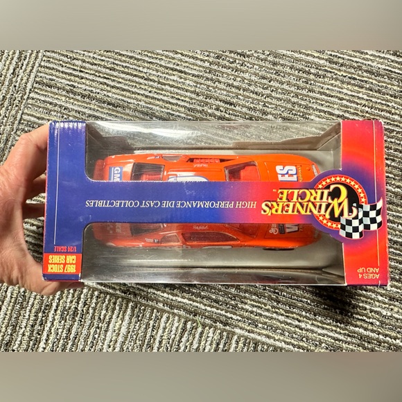 Dale Earnhardt 1997 stock car series 1/24 scale - Picture 2 of 5